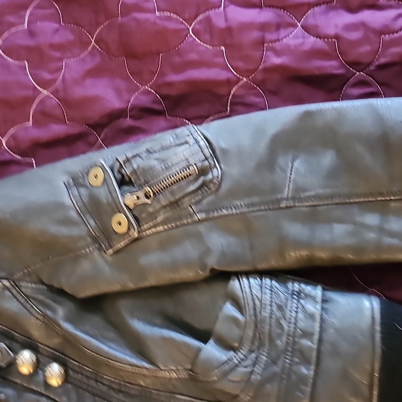 Danier Thinsulate Leather Bomber - Picture 6 of 7